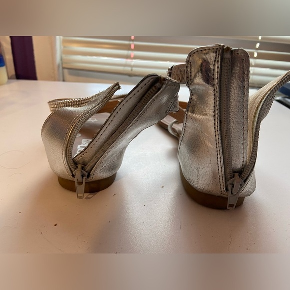 Brash Sparkly Silver Strappy Sandals – Size 9 - Picture 6 of 6